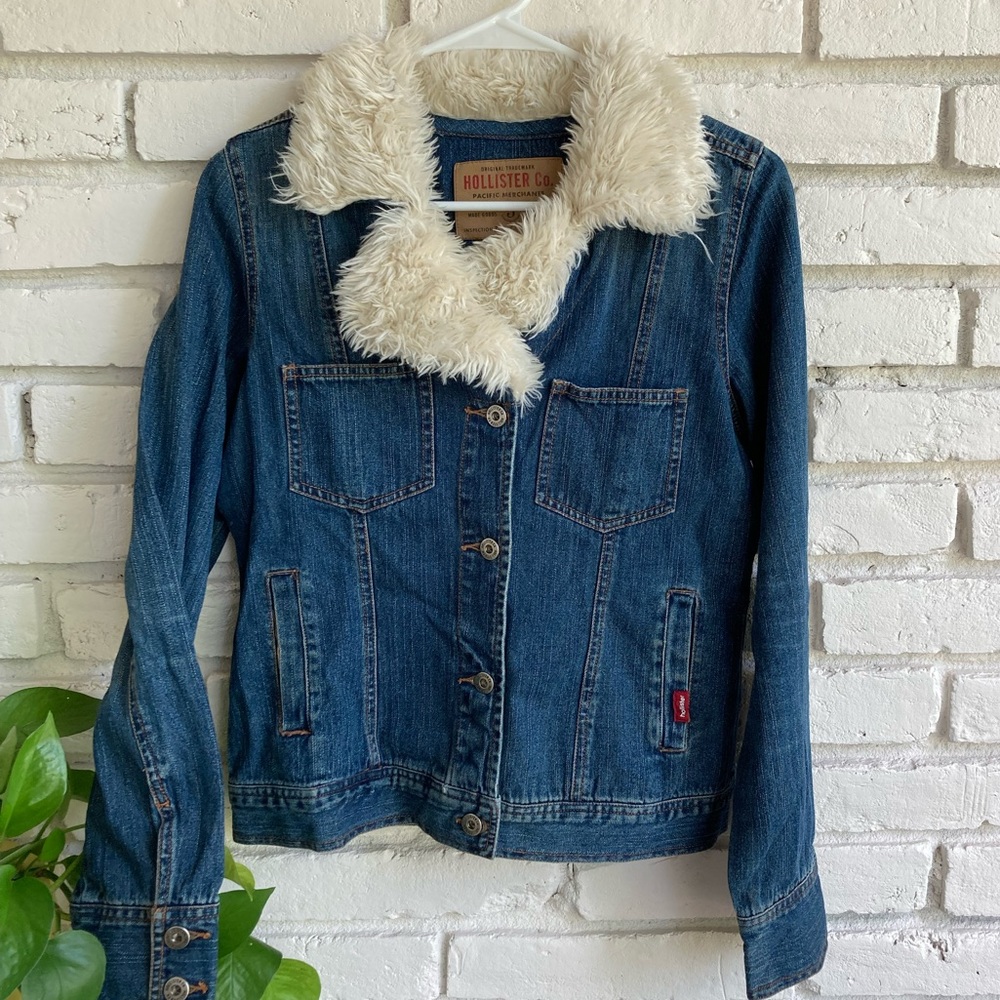 ORIGINAL TRADEMARK
HOLLISTER Co. Blue Jean Jacket